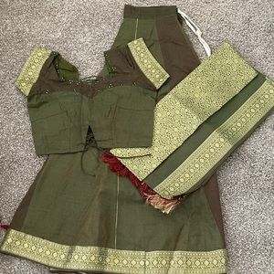Beautiful Old Fashioned Chaniya Choli